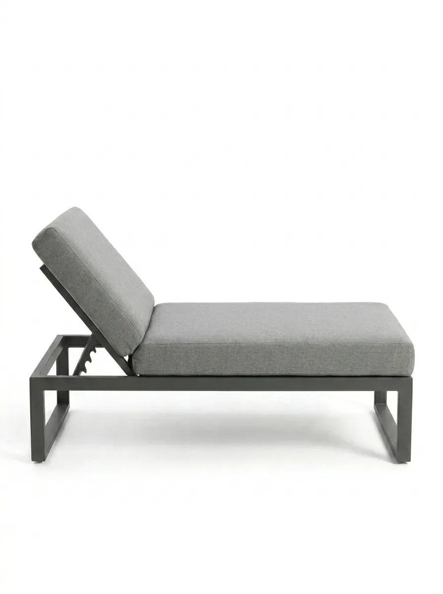 ULPL-01 - Premium Poolside Rattan Sun Lounger